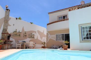 پانسیون Ericeira Soulsurfers Guesthouse