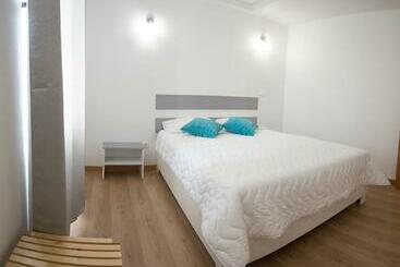 Pix Apartments