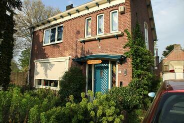 B & B Boezeneren