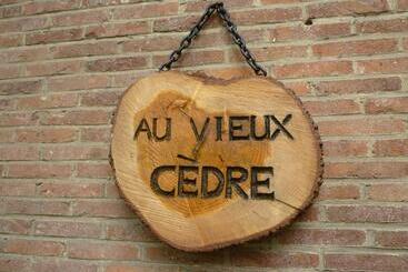 تختخواب و صبحانه Au Vieux Cèdre