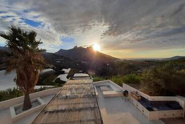 تختخواب و صبحانه Finca Oliva