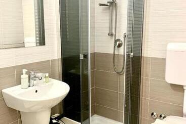 تختخواب و صبحانه Le 4 Stagioni Rooms