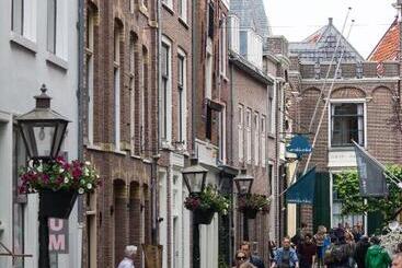 تختخواب و صبحانه Nr22 Leiden