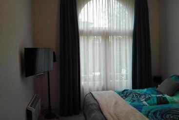 پانسیون City Lodge Stay A While