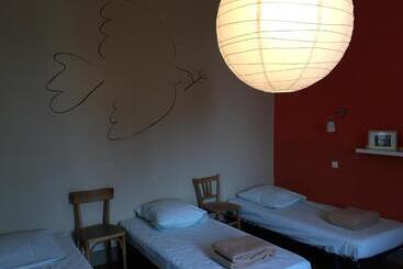 هاستل Venez Dormir Chez Nous  #condom#gascogne#d Artagnan#armagnac#le Bonheur Est Dans Le Gers