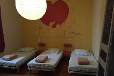 هاستل Venez Dormir Chez Nous  #condom#gascogne#d Artagnan#armagnac#le Bonheur Est Dans Le Gers