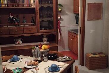 تختخواب و صبحانه A Casa Di Mamma