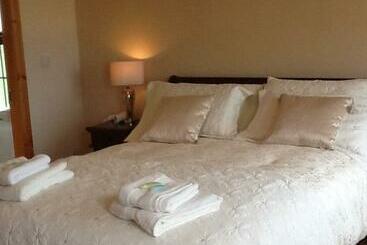 تختخواب و صبحانه Clonoughter Heights