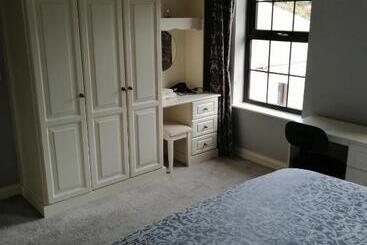 تختخواب و صبحانه Clonoughter Heights