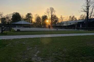 هتل Herrenhaus Gut Neuruppersdorf