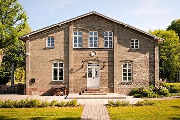هتل Herrenhaus Gut Neuruppersdorf