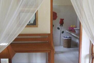 پانسیون Guesthouse Rumah Senang