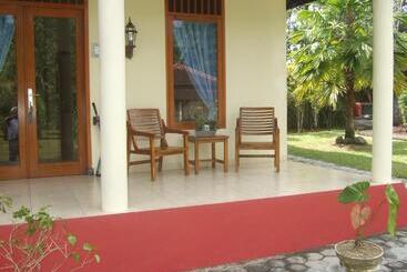 پانسیون Guesthouse Rumah Senang