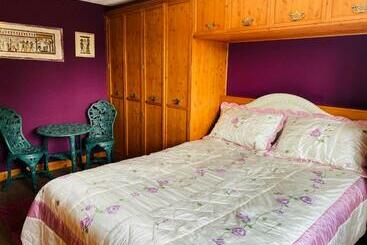 تختخواب و صبحانه Camelot Retreat Tor View