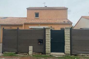 تختخواب و صبحانه Chambres D Hôtes Drome