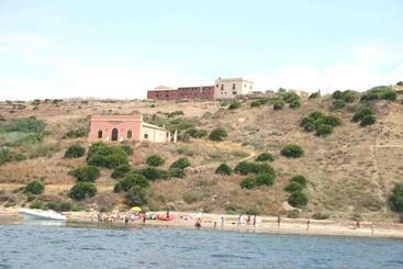 هتل B&b Baglio Maragani