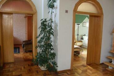 پانسیون Home For Guests Lakštingala