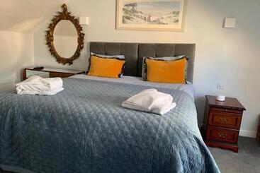 هتل Ashbys Accommodation & Spa Hire