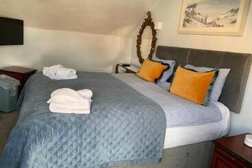 هتل Ashbys Accommodation & Spa Hire