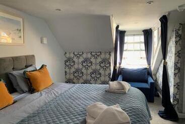هتل Ashbys Accommodation & Spa Hire