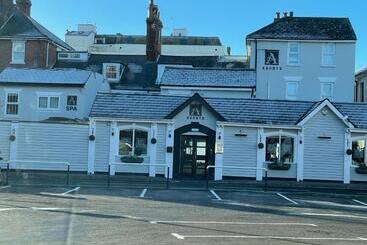 هتل Ashbys Accommodation & Spa Hire