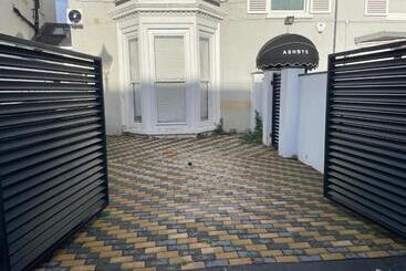هتل Ashbys Accommodation & Spa Hire