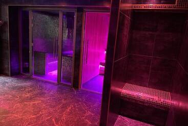 هتل Ashbys Accommodation & Spa Hire
