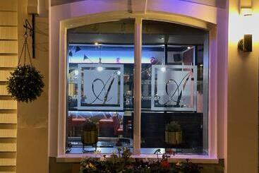 هتل Ashbys Accommodation & Spa Hire