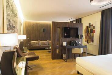 هتل Divina Luxury