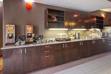 هتل Best Western Plus Austin Airport Inn & Suites