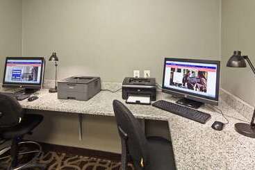 هتل Best Western Plus Austin Airport Inn & Suites