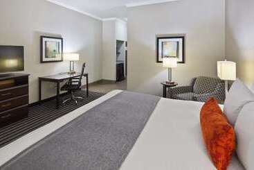 هتل Best Western Plus Austin Airport Inn & Suites