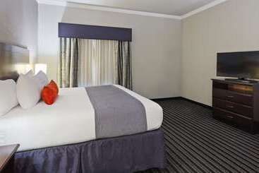 هتل Best Western Plus Austin Airport Inn & Suites