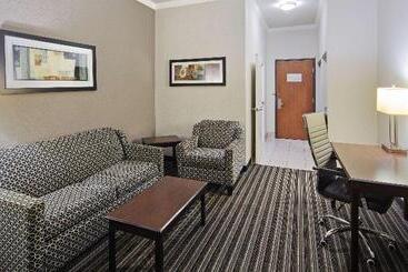 هتل Best Western Plus Austin Airport Inn & Suites