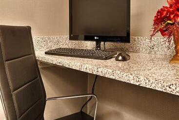 هتل Best Western Plus Austin Airport Inn & Suites
