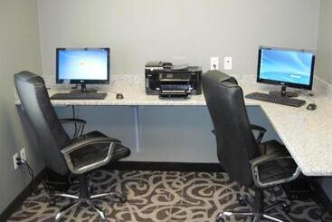 هتل Best Western Plus Austin Airport Inn & Suites