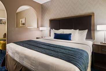 هتل Best Western Plus Tulsa Inn & Suites