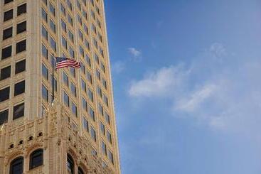 هتل Best Western Plus Tulsa Inn & Suites