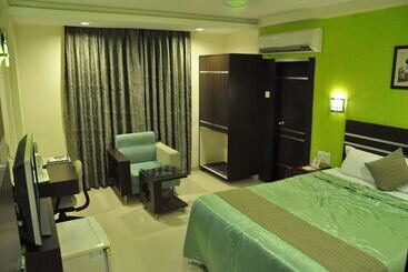 Click Hotel Yuvraj