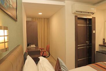 Click Hotel Yuvraj
