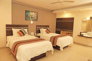 Click Hotel Yuvraj