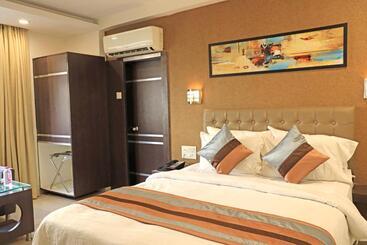 Click Hotel Yuvraj