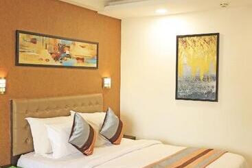 Click Hotel Yuvraj