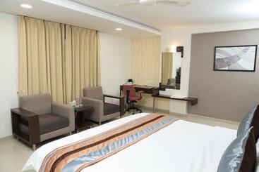 Click Hotel Yuvraj
