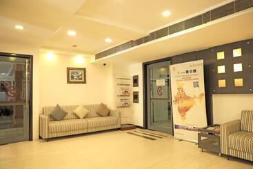 Click Hotel Yuvraj