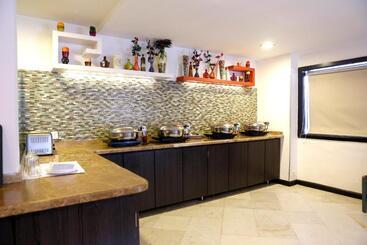 Click Hotel Yuvraj