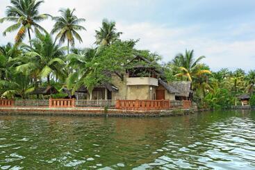 هتل Cherai Beach Resorts