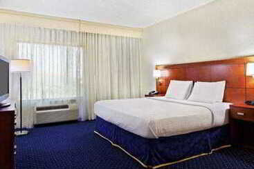 هتل Courtyard Austin Airport