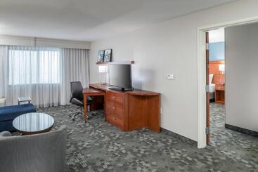 هتل Courtyard By Marriott Austin Parmer Tech Ridge