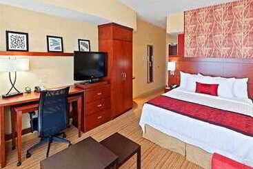 هتل Courtyard By Marriott Tulsa Woodland Hills